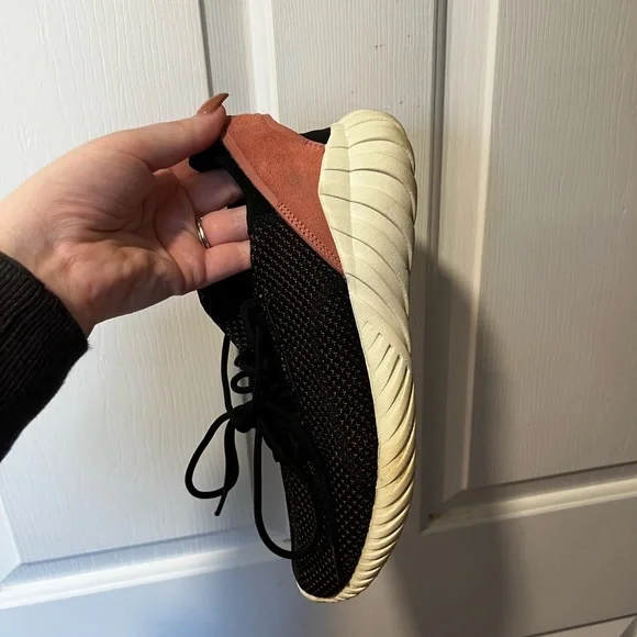 Black and pink Adidas - Picture 4 of 11